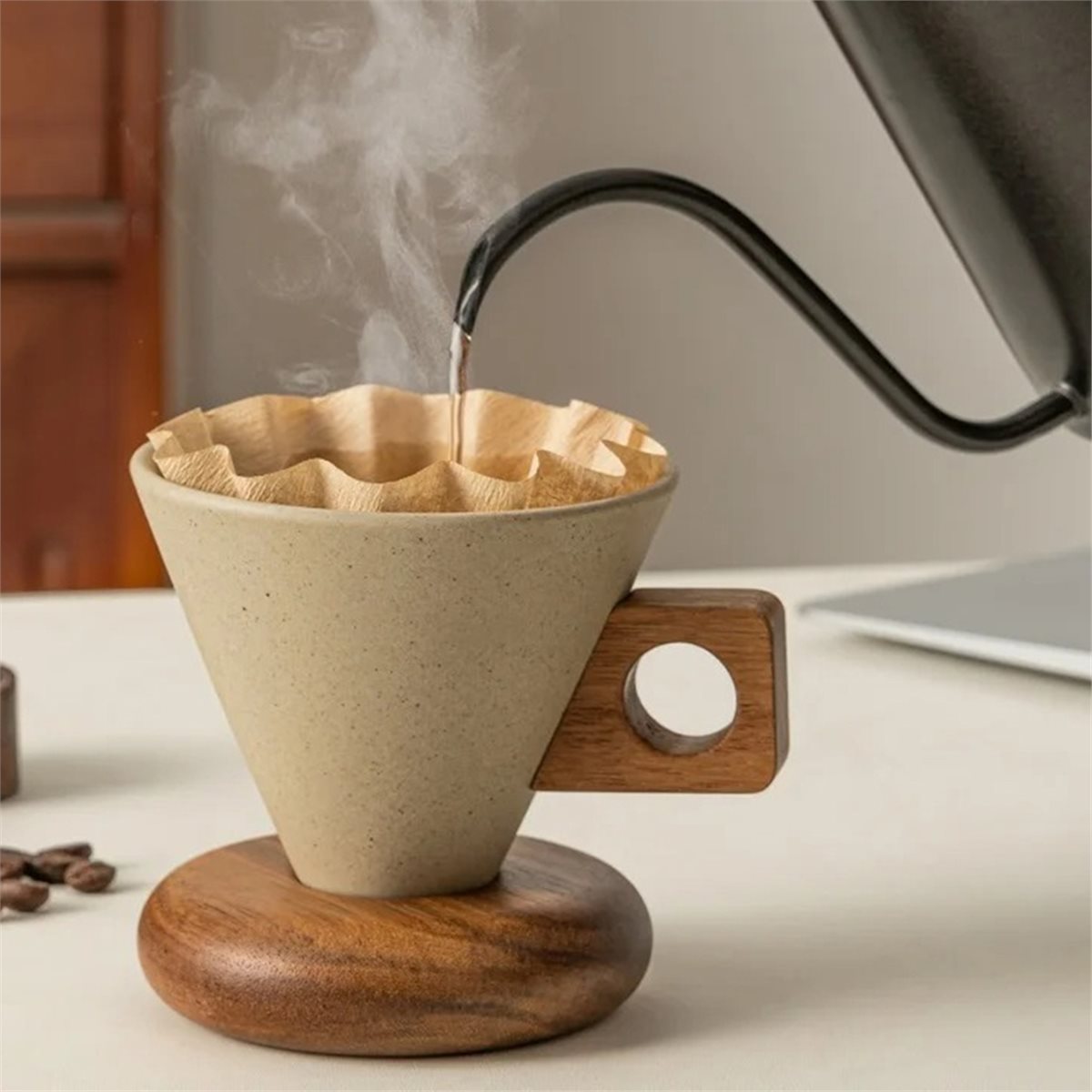 Keramik-Kaffeetasse & Holzlöff – Coffee & Tea Restaurant Bewertung und Preis
